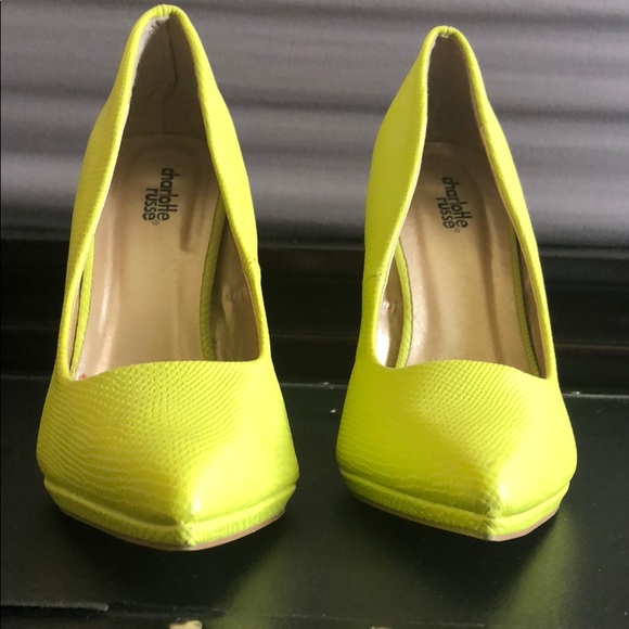 Yellow Snake Skin Pumps - Picture 3 of 3